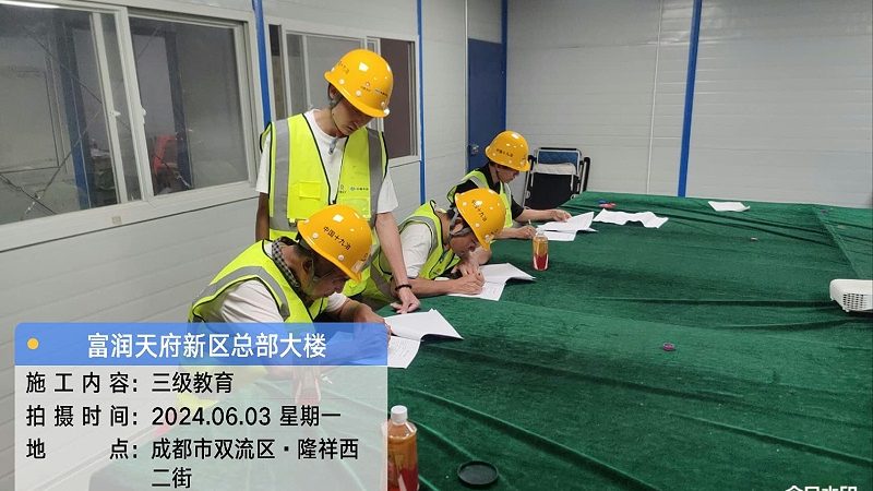 报考心理咨询师需要具备一定的学历要求。根据不同级别，学历要求如下：
